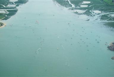 Activités nautiques en baie de Canche, survol aérien dans le cadre du projet RESOBLO