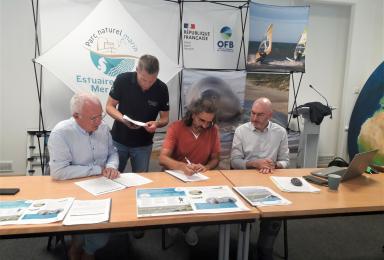 Signature de la charte du partenaire engagé pour une pratique responsable des activités d’observation et de découverte des phoques, le 7 juillet 2023.
